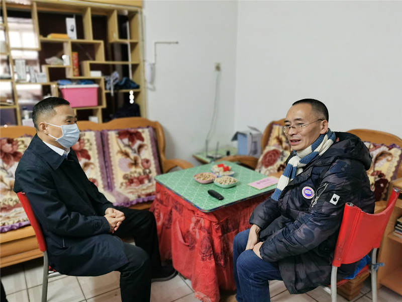 7、2月7日，向海清慰问困难职工邓泽聪_副本_副本.jpg